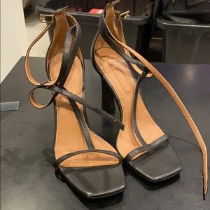 BCBGMAXAZRIA black leather strappy heels Size 7
